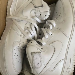 Beater Nike Air Force 1s Mid ‘07